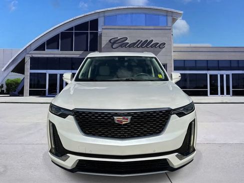 Used 2023 Cadillac XT6 Premium Luxury w/ Technology Package FWD image 2