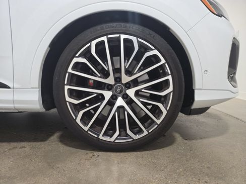 Used 2025 Audi SQ7 Prestige AWD/4WD image 3