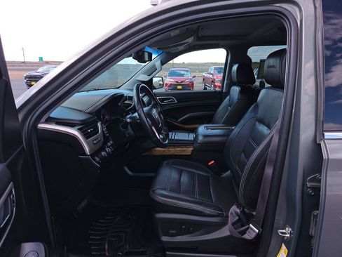 Used 2017 GMC Yukon Denali w/ Open Road Package AWD/4WD image 10