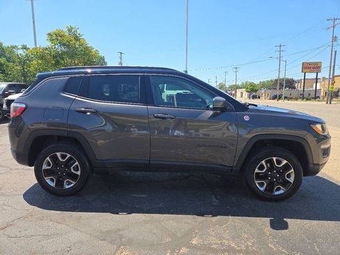 Used 2018 Jeep Compass Trailhawk w/ Leather Interior Group AWD/4WD image 5