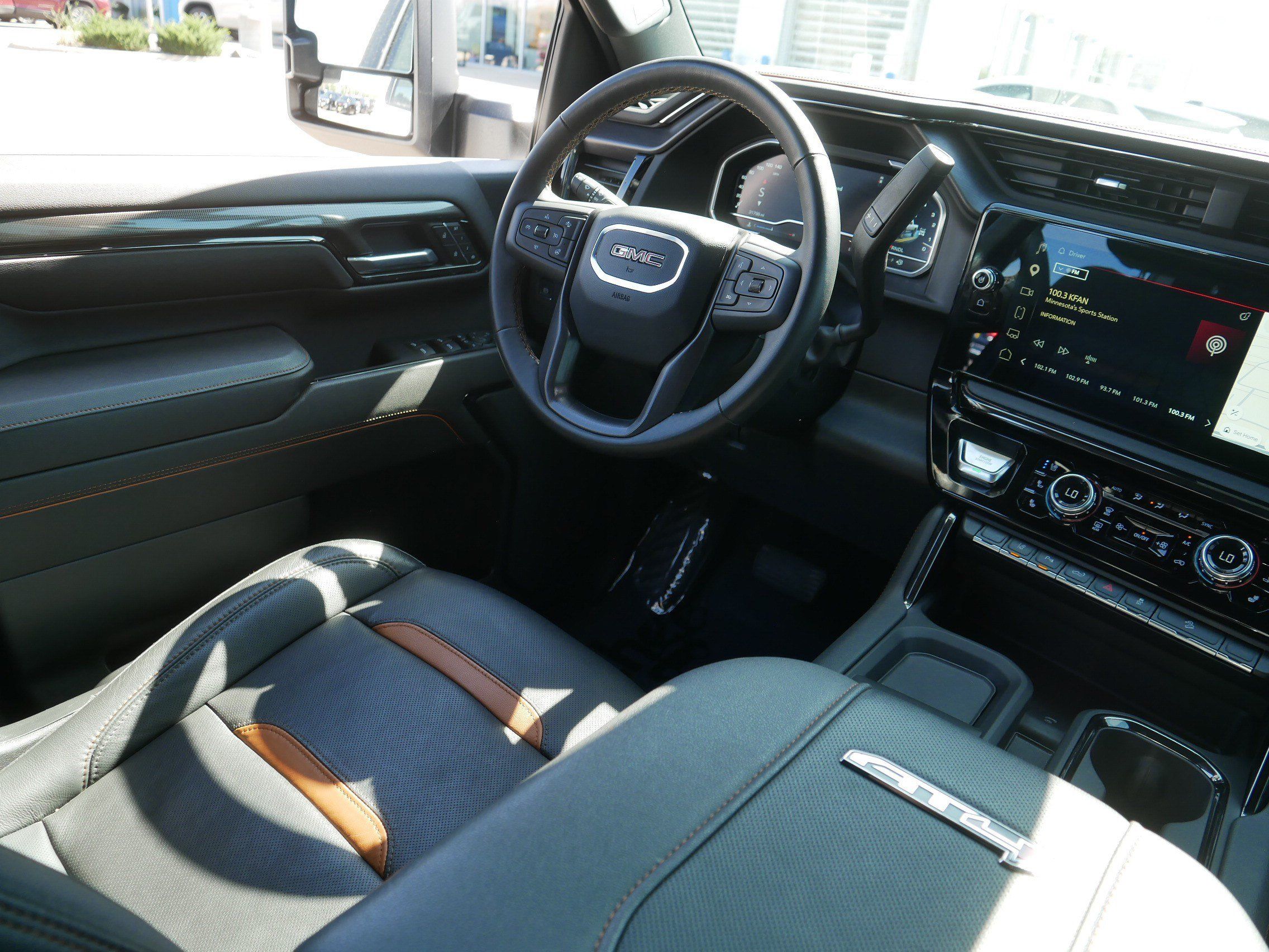 Used 2024 GMC Sierra 2500 AT4 w/ AT4 Premium Plus Package AWD/4WD image 9