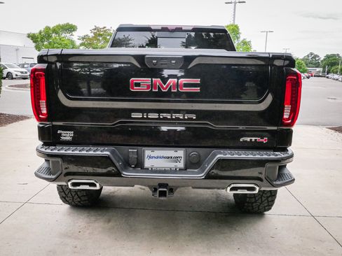 Used 2025 GMC Sierra 1500 AT4 w/ Technology Package AWD/4WD image 9