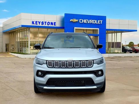 Used 2025 Jeep Compass Limited AWD/4WD image 2