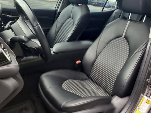 Used 2024 Toyota Camry SE w/ Cold Weather Package image 19