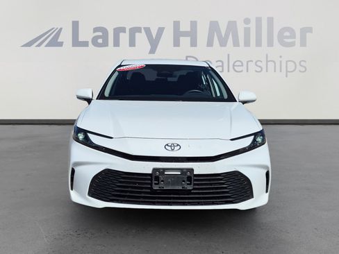 Used 2025 Toyota Camry LE image 8