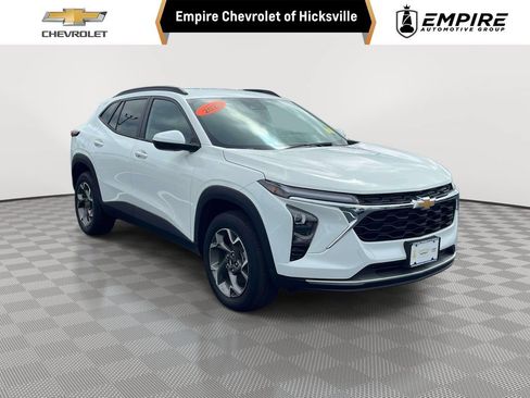 Used 2024 Chevrolet Trax LT FWD image 1