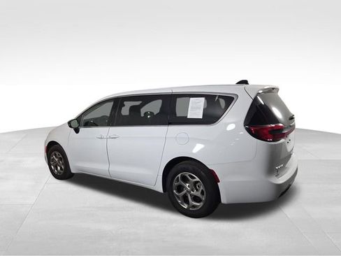 Used 2024 Chrysler Pacifica Limited AWD/4WD image 10