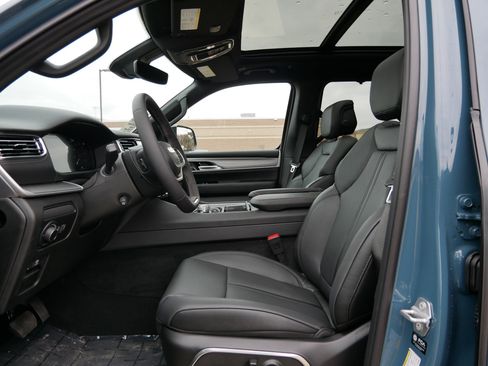 New 2026 Jeep Grand Wagoneer Limited AWD/4WD image 6