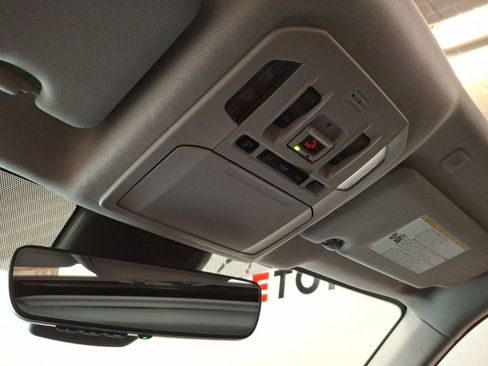 Used 2023 Toyota Highlander XLE AWD/4WD image 30