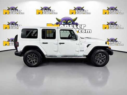 Used 2024 Jeep Wrangler Sahara AWD/4WD image 4