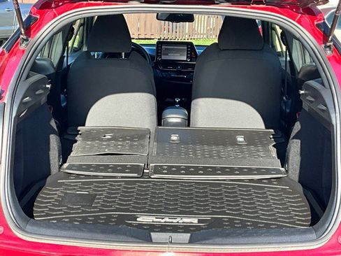 Used 2019 Toyota C-HR LE image 29