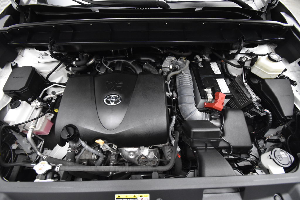 Used 2020 Toyota Highlander XLE AWD/4WD image 25