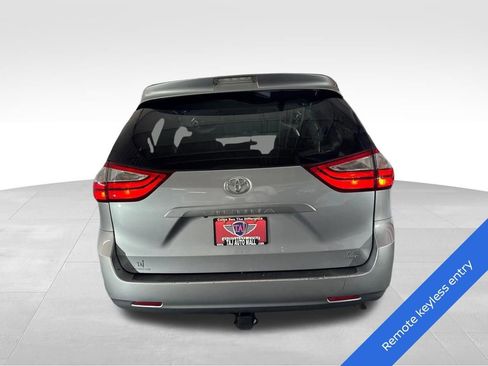 Used 2017 Toyota Sienna LE AWD/4WD image 6