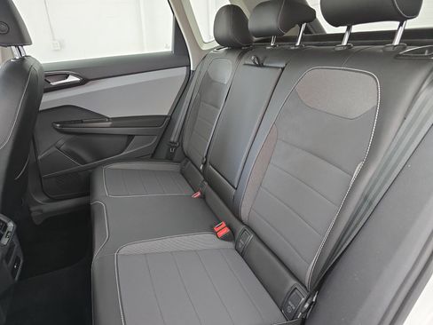 Certified 2023 Volkswagen Taos SE FWD image 13