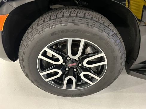 Used 2021 GMC Yukon AT4 w/ Technology Package AWD/4WD image 8
