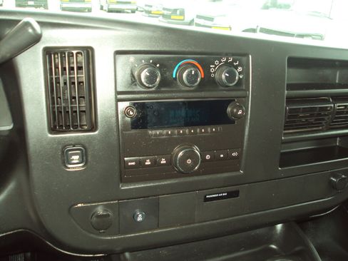 Used 2014 Chevrolet Express 1500 AWD image 21