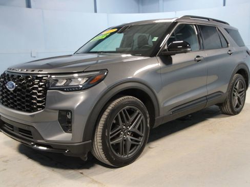 Used 2025 Ford Explorer ST-Line w/ Premium Package image 36