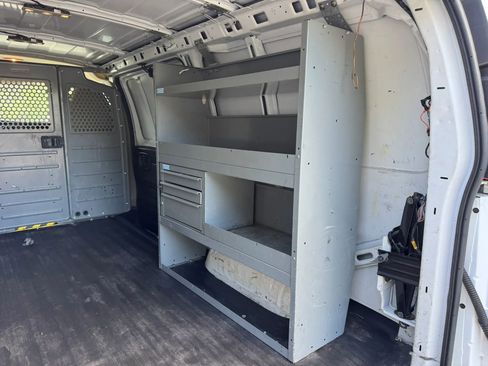 Used 2015 Chevrolet Express 2500 image 18