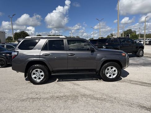 Used 2016 Toyota 4Runner SR5 AWD/4WD image 3