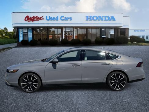 Used 2025 Honda Accord Touring image 2