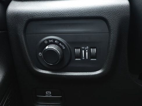 Certified 2023 Jeep Grand Cherokee Laredo RWD image 15