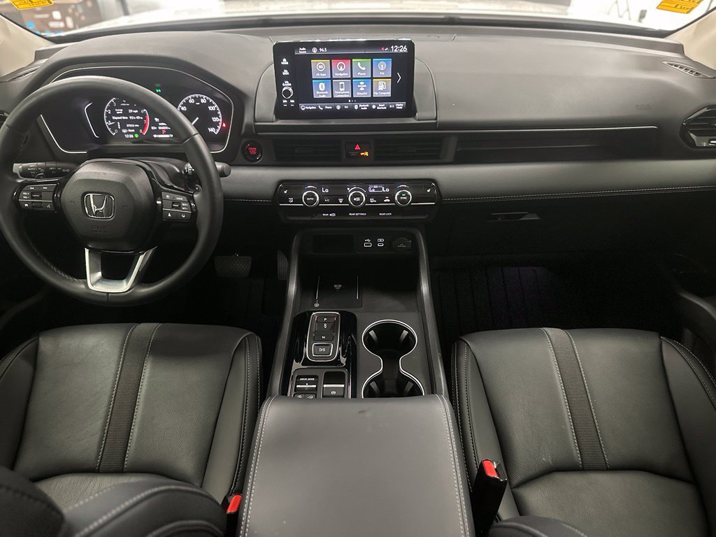 Used 2025 Honda Pilot Touring image 3