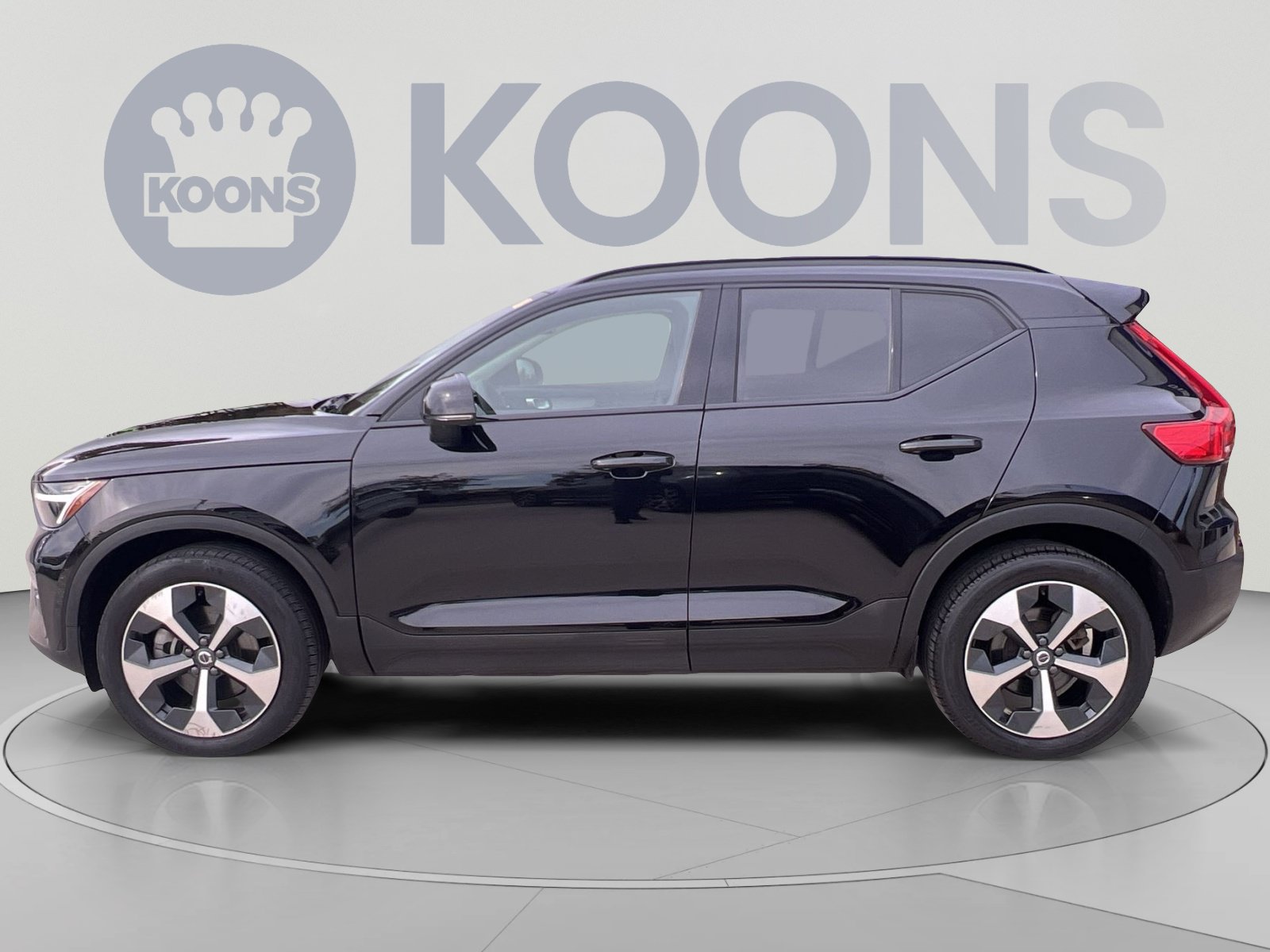 Used 2024 Volvo XC40 B5 Plus w/ Climate Package AWD/4WD image 2