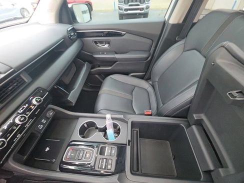 Used 2025 Honda Pilot Touring image 26