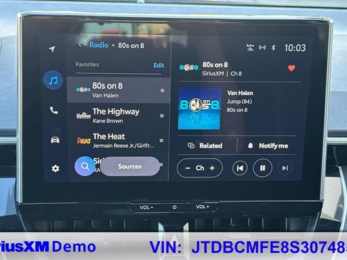 Used 2025 Toyota Corolla SE image 30