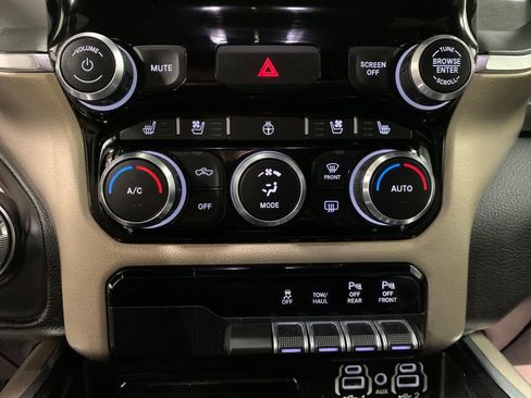 Used 2019 RAM 1500 Laramie image 12