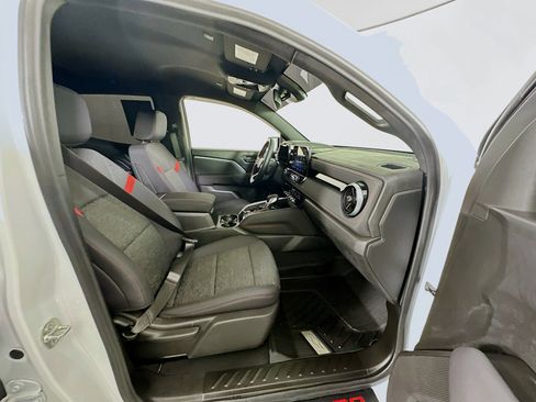 Used 2024 Chevrolet Colorado Z71 w/ Z71 Convenience Package 2 image 32