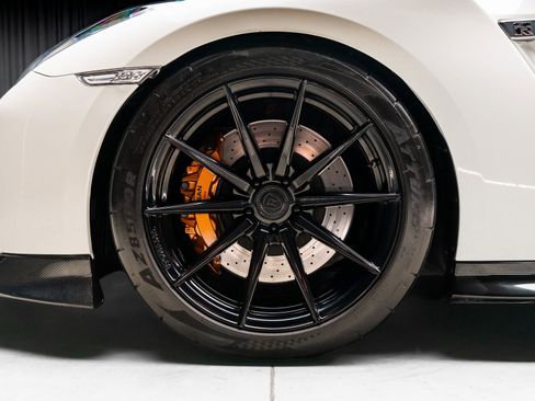 Used 2020 Nissan GT-R Premium image 22