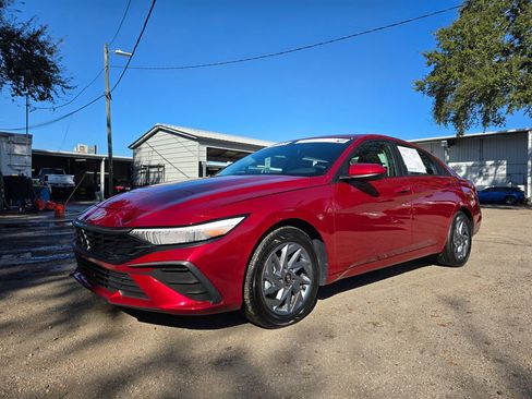 Used 2024 Hyundai Elantra Blue image 2
