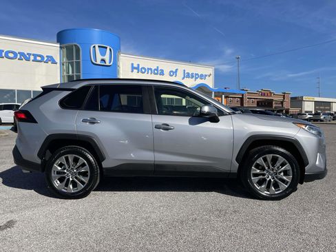 Used 2019 Toyota RAV4 Limited image 2