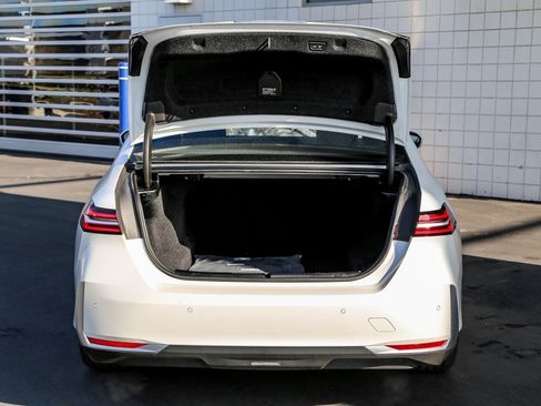 Used 2025 BMW 530i xDrive w/ Premium Package image 23