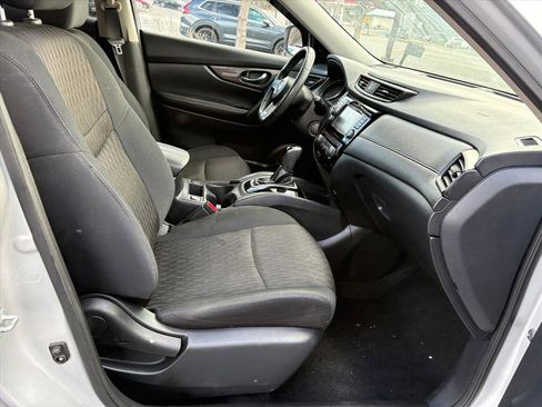 Used 2019 Nissan Rogue SV image 15