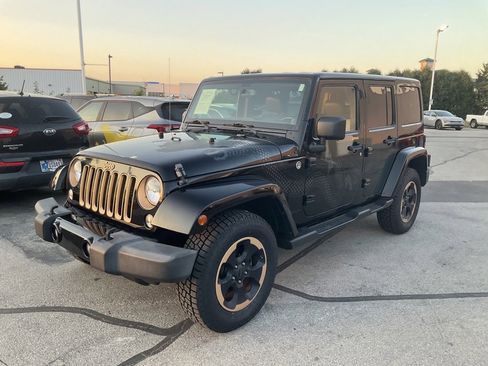 Used 2014 Jeep Wrangler Unlimited Sahara image 3