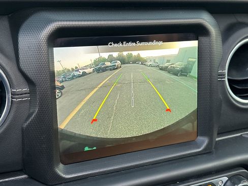 Used 2022 Jeep Wrangler Unlimited Sahara image 27