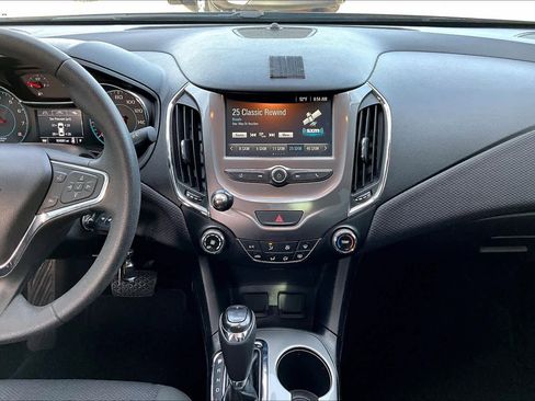Used 2017 Chevrolet Cruze LT image 7