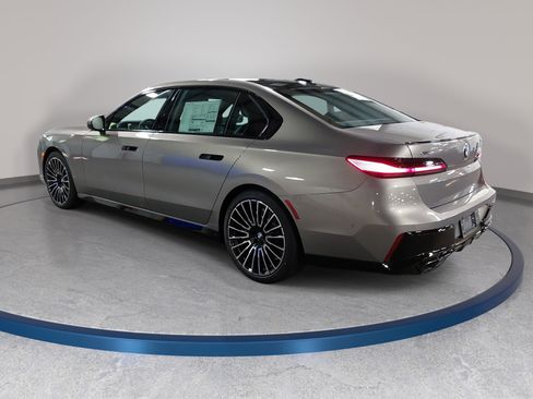 New 2025 BMW 760i xDrive w/ Executive Package AWD/4WD image 7