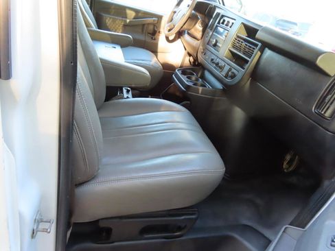 Used 2017 Chevrolet Express 2500 RWD image 12