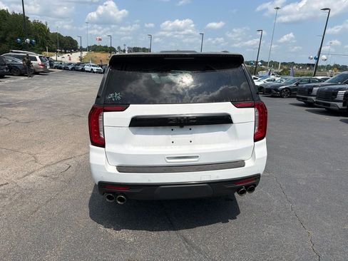 Used 2024 GMC Yukon XL Denali AWD/4WD image 4