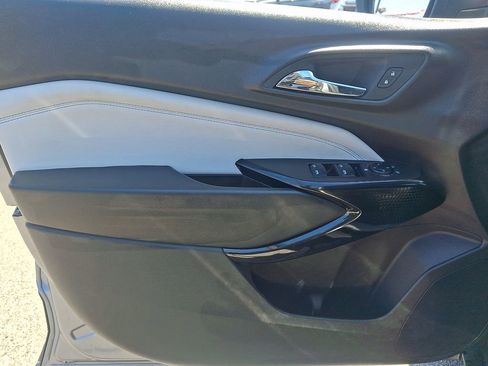 Used 2025 Chevrolet Trax LT w/ LT Convenience Package FWD image 14