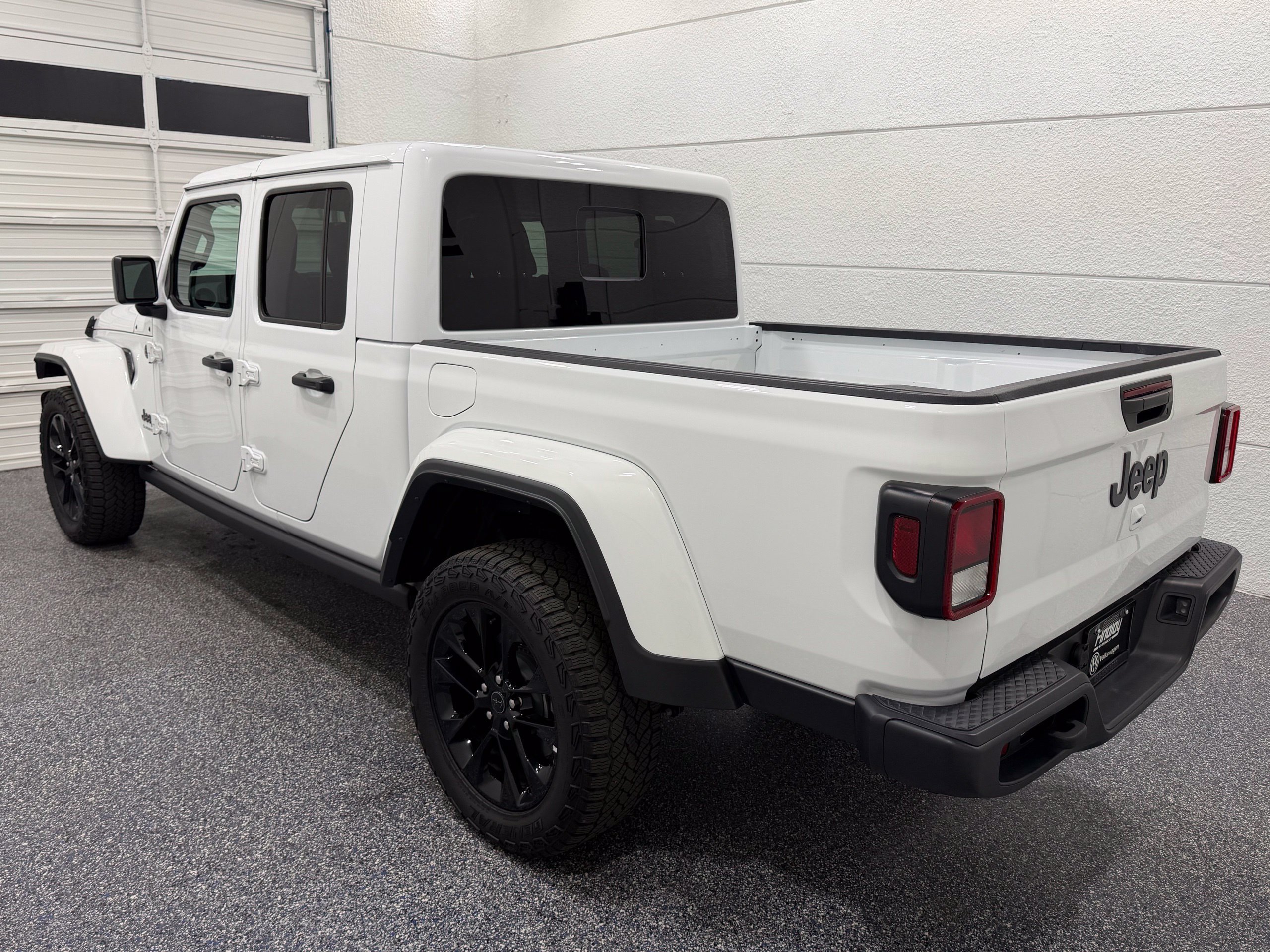 Used 2025 Jeep Gladiator Sport AWD/4WD image 4