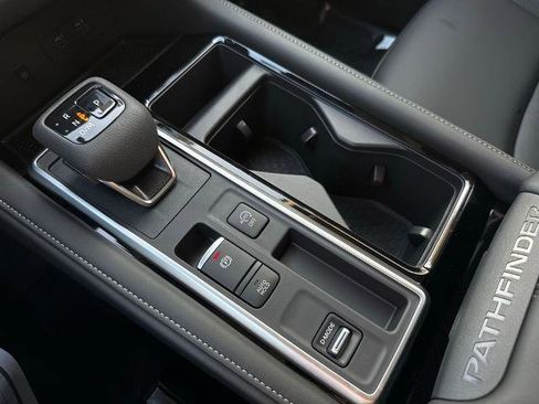 New 2025 Nissan Pathfinder SL w/ Black Appearance Package image 25