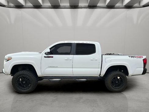 Used 2020 Toyota Tacoma TRD Sport w/ Technology Package AWD/4WD image 2