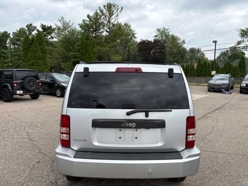 Used 2010 Jeep Liberty Sport w/ Popular Equipment Group AWD/4WD image 4