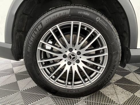 Used 2025 Mercedes-Benz GLC 300 4MATIC image 16
