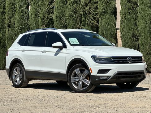 Used 2018 Volkswagen Tiguan SEL Premium AWD/4WD image 2