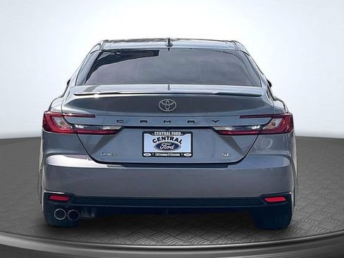 Used 2025 Toyota Camry SE w/ Convenience Package FWD image 4